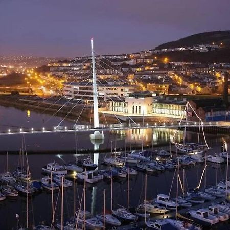 Luxe Living Guest House-Sleeps 6-Private Parking-Free Wifi-Beach-City Swansea Exterior photo