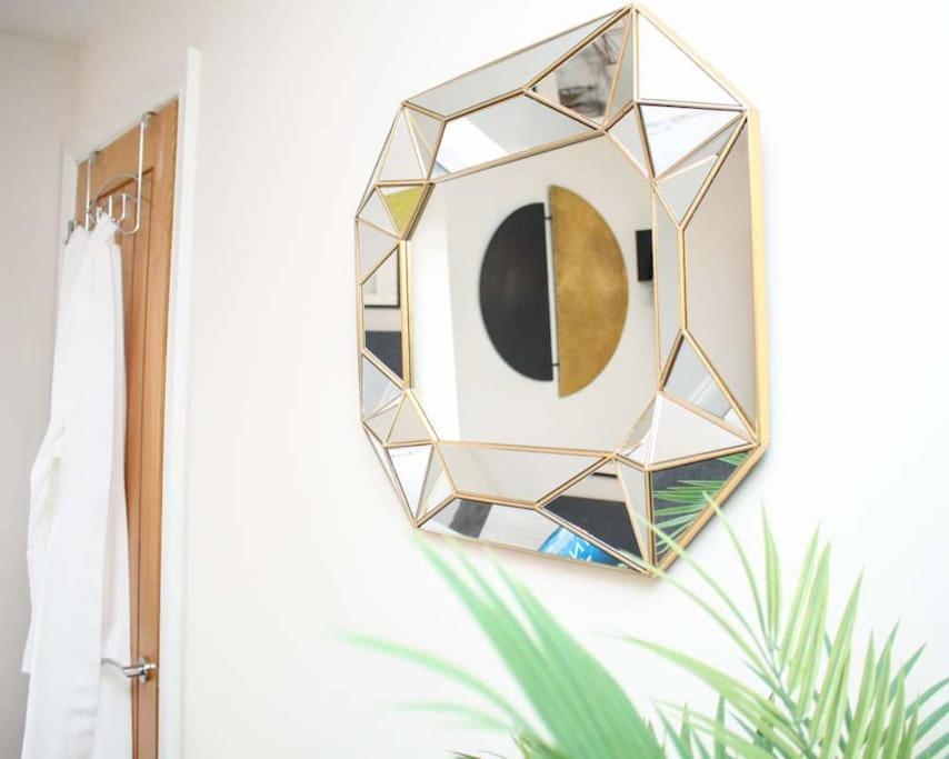 Luxe Living Guest House-Sleeps 6-Private Parking-Free Wifi-Beach-City Swansea Exterior photo