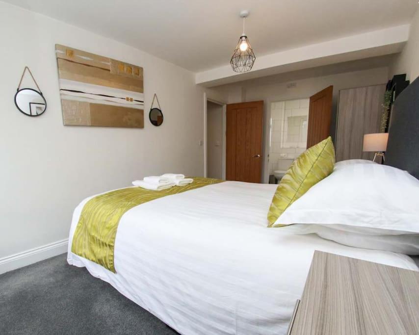 Luxe Living Guest House-Sleeps 6-Private Parking-Free Wifi-Beach-City Swansea Exterior photo